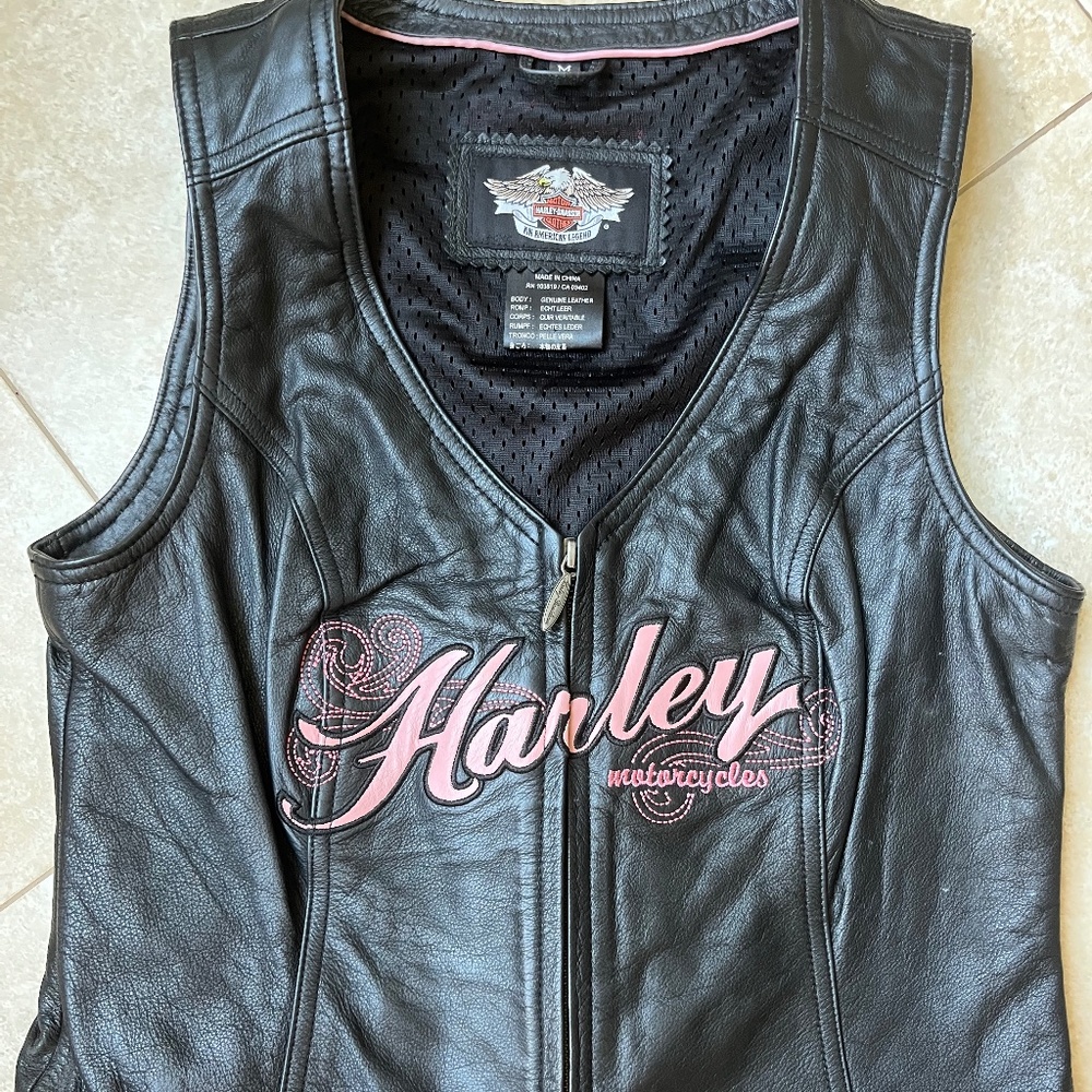 Harley-Davidson Genuine MotorClothes Black Leather Vest – Pink Script Logo